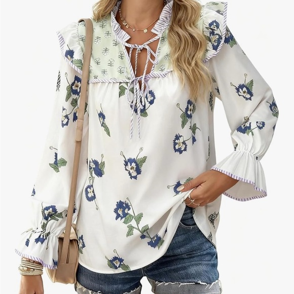 Tankaneo Tops - Chic Floral Blouse with Ruffle Sleeves